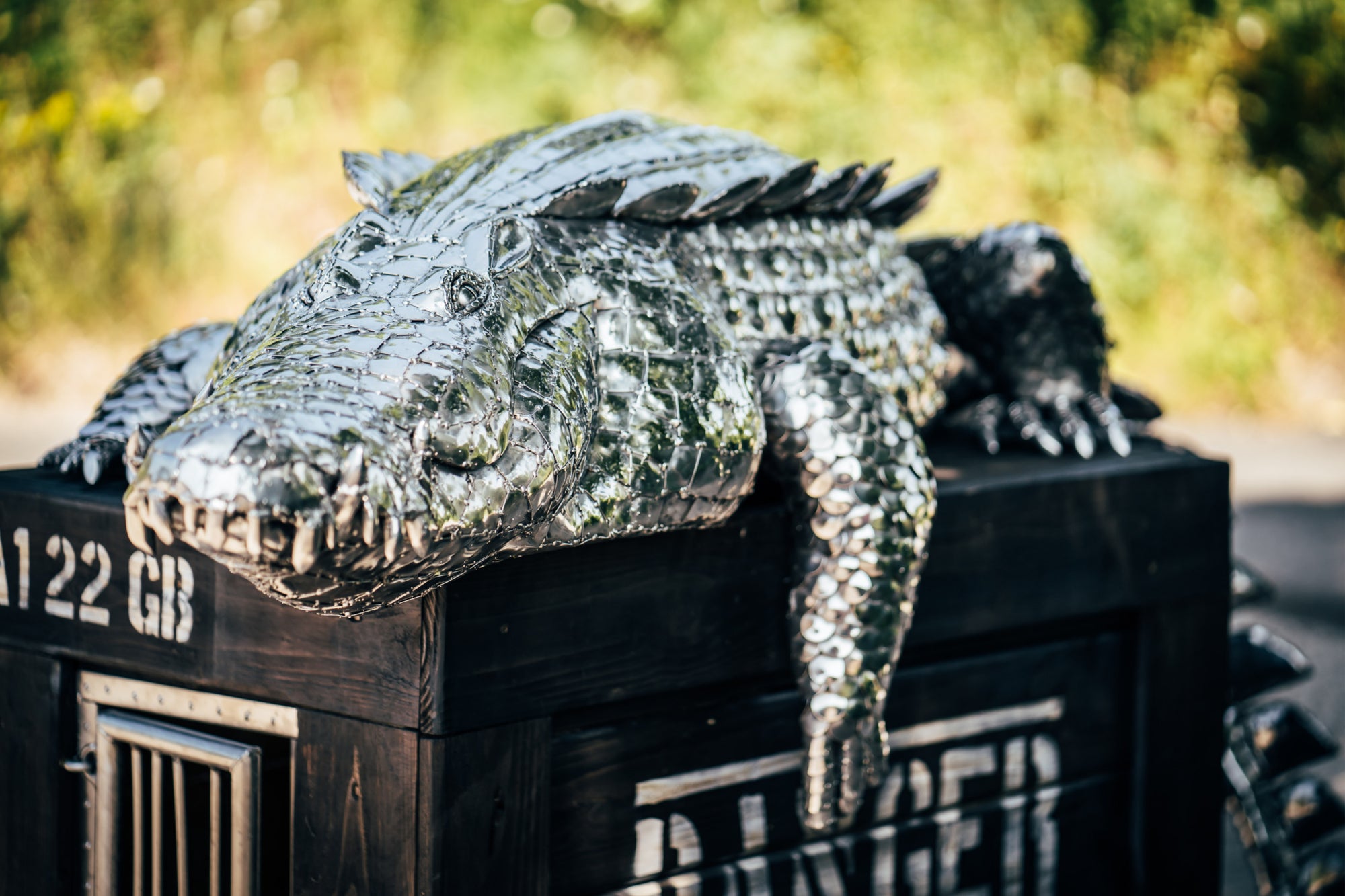 Stainless_steel_crocodile_sculpture_on_a_box_Michael_Turner