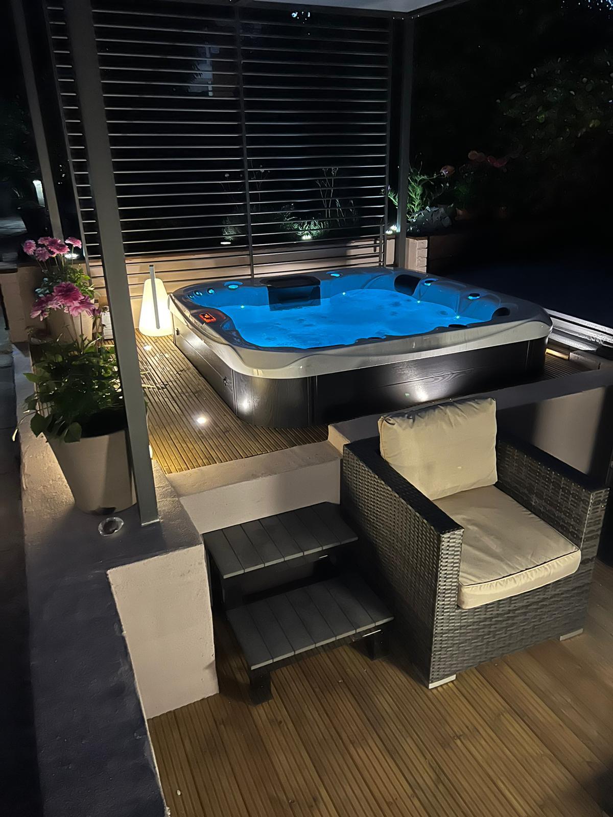 H2O- Retreat Plus- 13A Plug and Play Hot Tub - Gardens Of Style