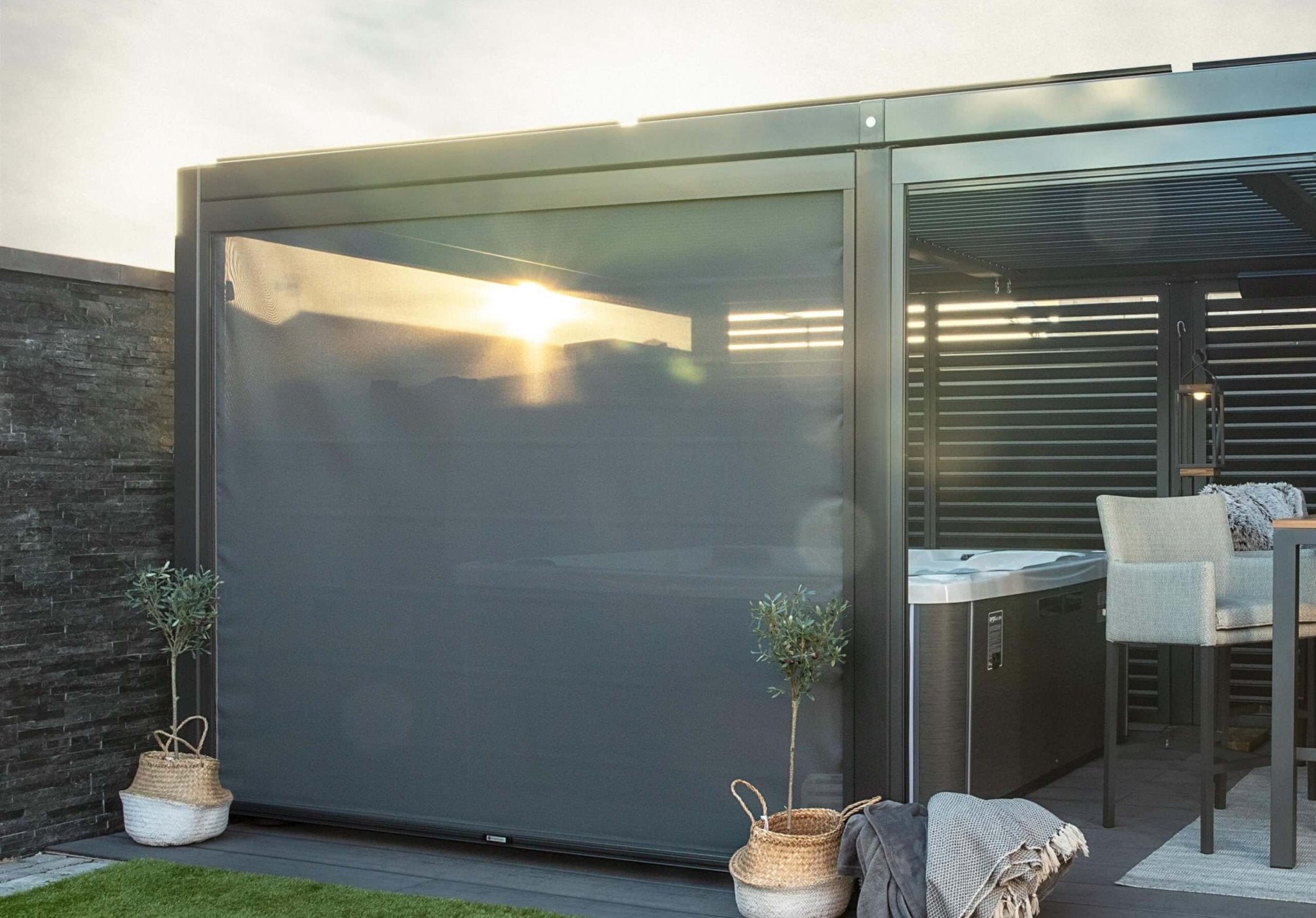 SUNS LIFESTYLE- MARANZA DELUXE PRIVACY SCREEN