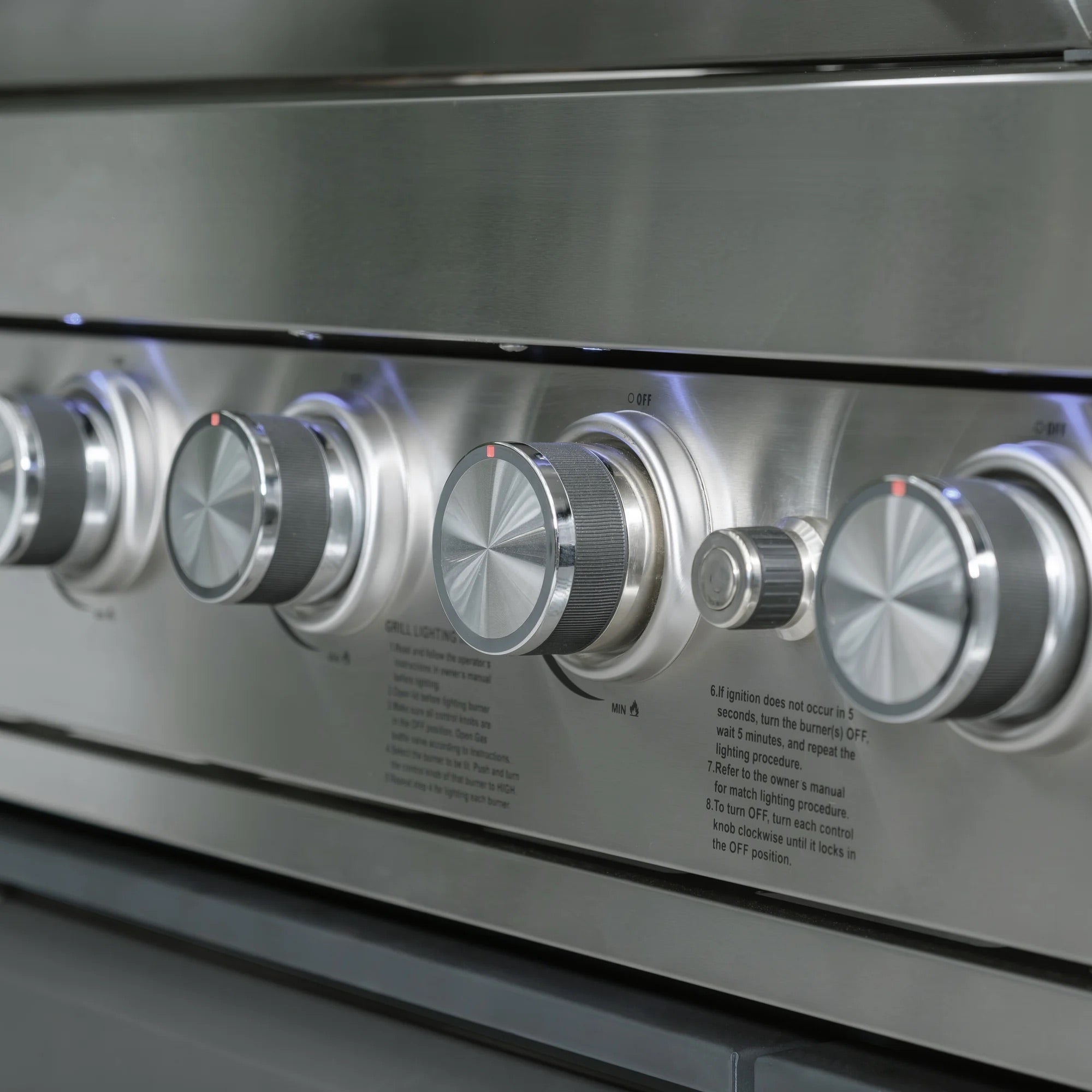 Maze Ember Outdoor Kitchen - close up of dials