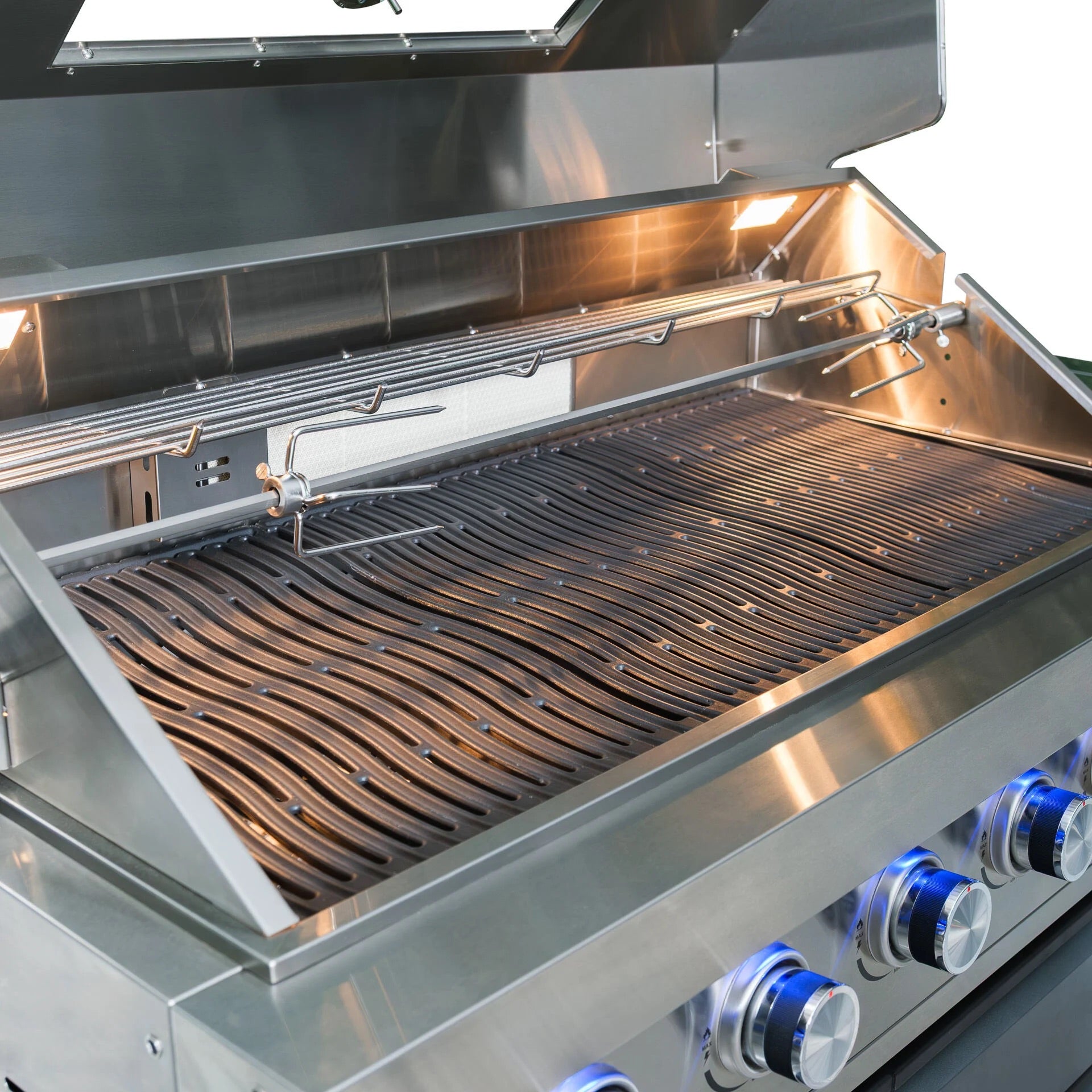 Maze Ember Outdoor Kitchen - close up of grill