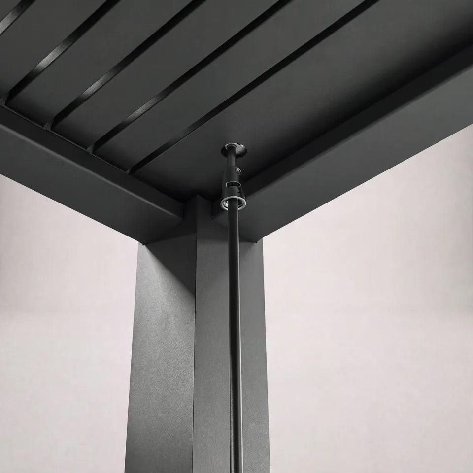 Nova Titan Skyview 3 x 3m close up of louvre crank