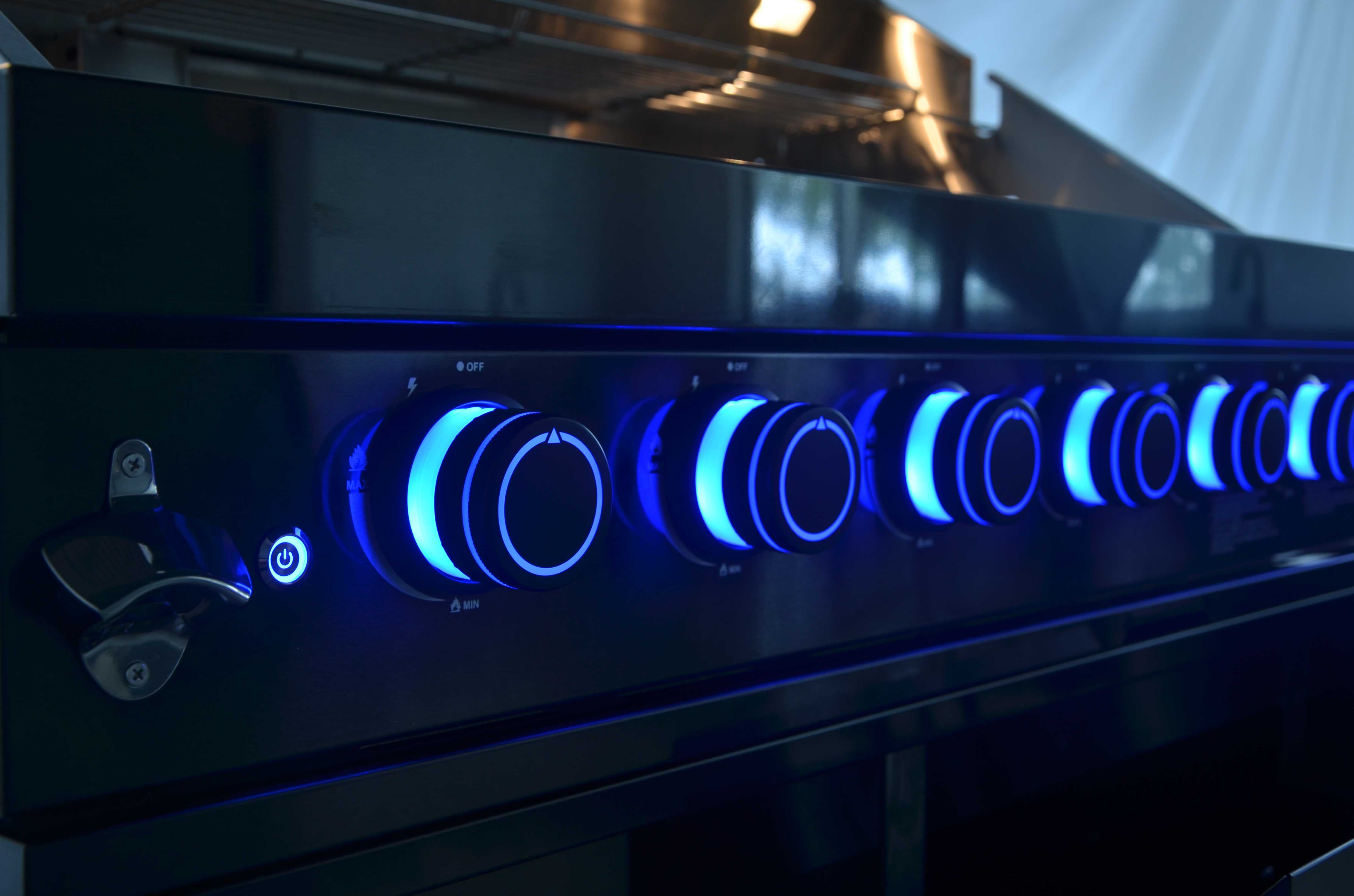 Nova Assado Plus Outdoor Kitchen close up of dials illuminated blue