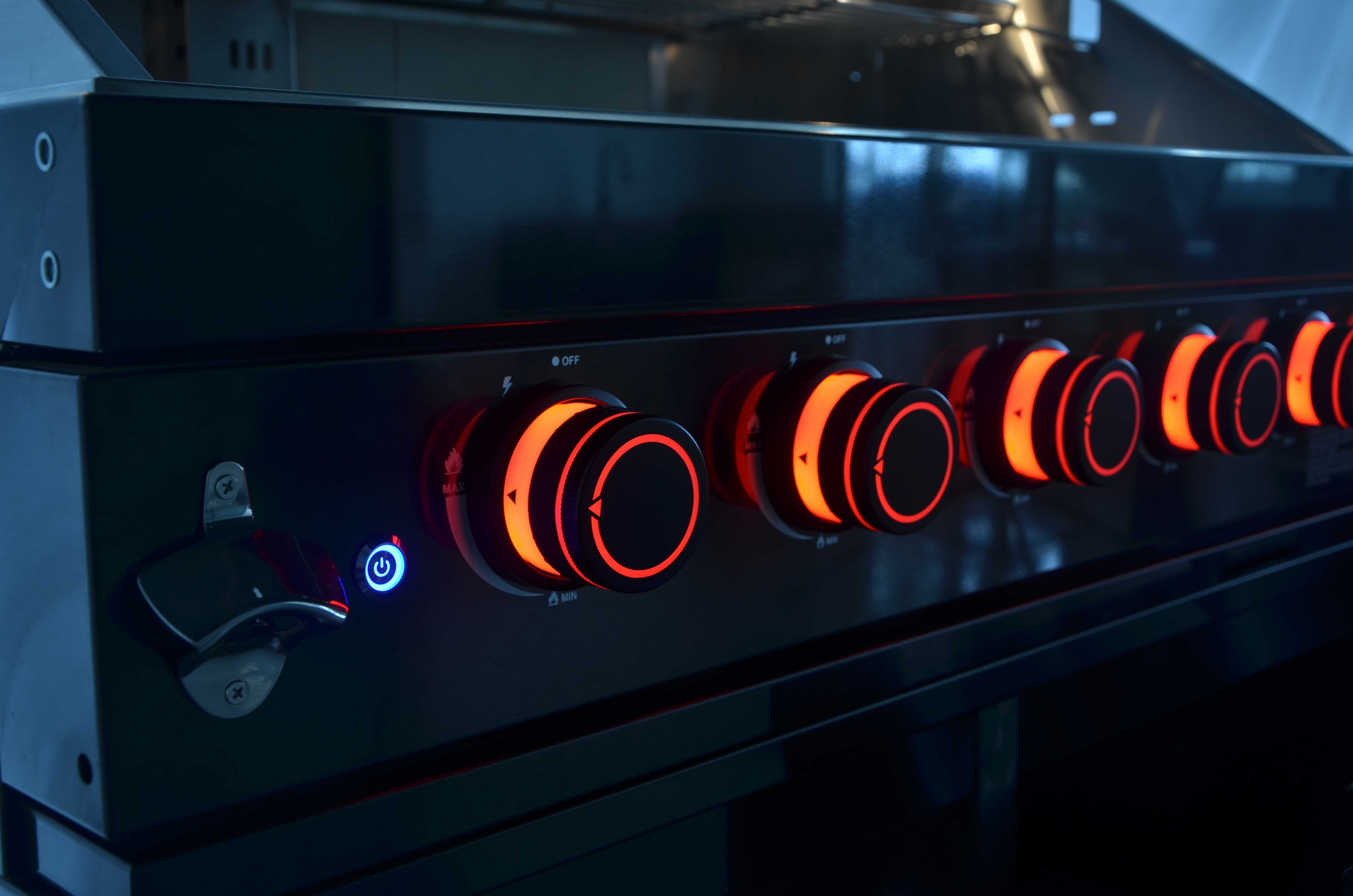 Nova Assado Plus Outdoor Kitchen close up of dials illuminated