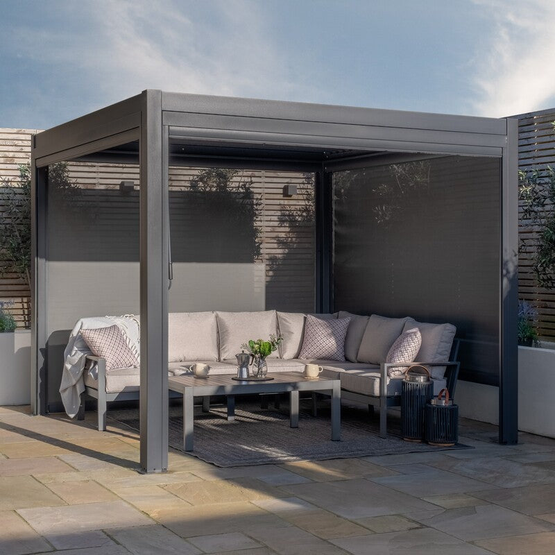 Maze Jupiter, 3x3m lifestyle view roof in grey with blinds attached